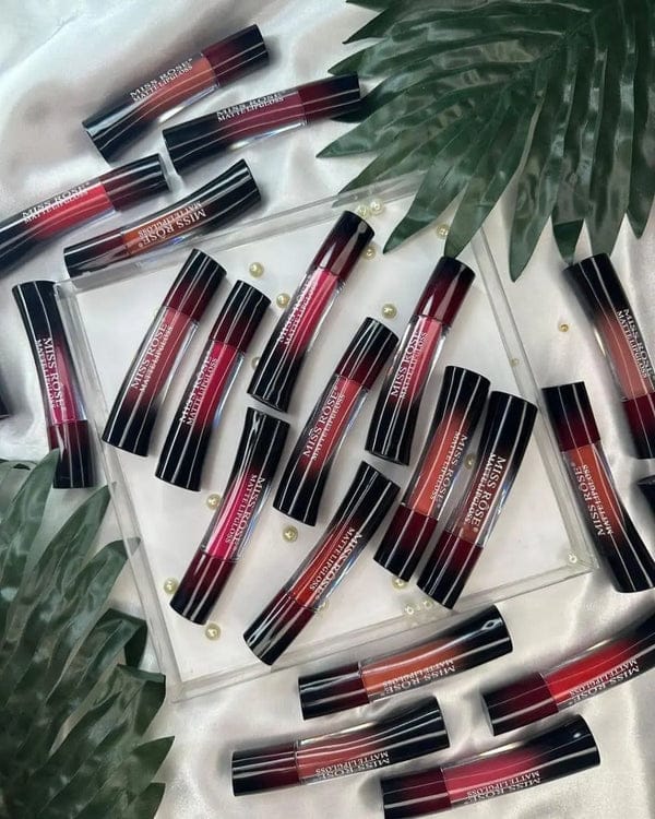 high-shine, hydrating lip gloss. Lightweight,non-sticky , glam looks , Mkeupstashpk