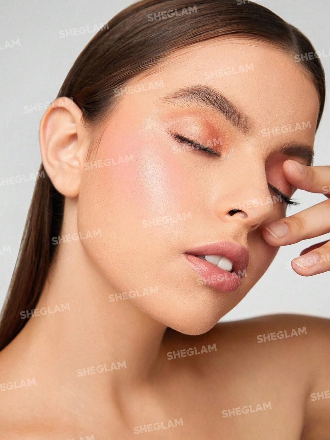 face highlighter  , contour stick , illuminating makeup , cream glow stick , Makeupstashpk